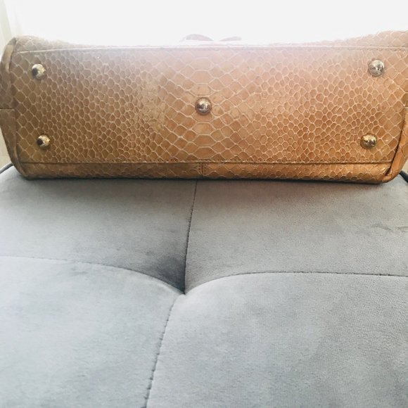 Stuart Weitzman embossed honey leather with gold - Picture 6 of 8